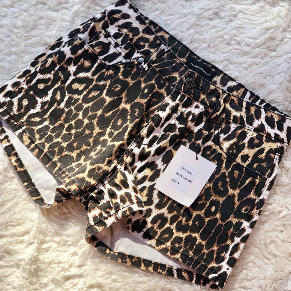 ‼️ SOLD ON MERC ‼️ Leopard Print Shorts